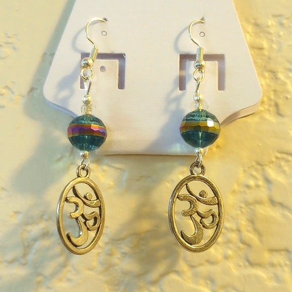Handcrafted OM charm dangle earrings. - Picture 1 of 3